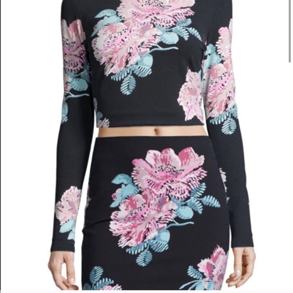 NWT Elizabeth and James Polly Floral Crop Top - Picture 2 of 4